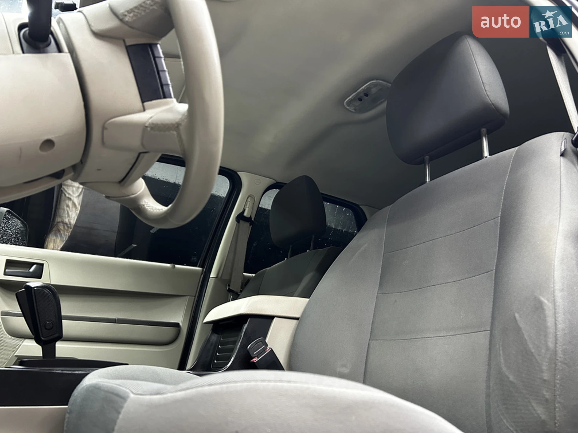 2010 Ford Escape - мініатюра 12