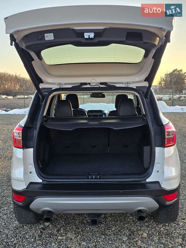 Позашляховик / Кросовер Ford Escape 2018 в Стрию