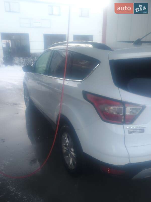 Позашляховик / Кросовер Ford Escape 2017 в Івано-Франківську