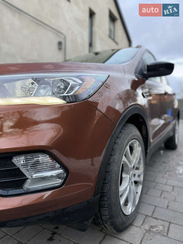 Внедорожник / Кроссовер Ford Escape 2017 в Коломые