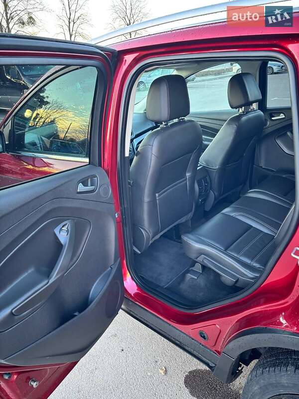 Внедорожник / Кроссовер Ford Escape 2017 в Ровно