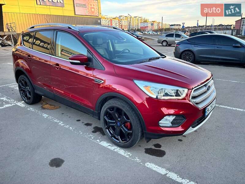 Внедорожник / Кроссовер Ford Escape 2017 в Ровно