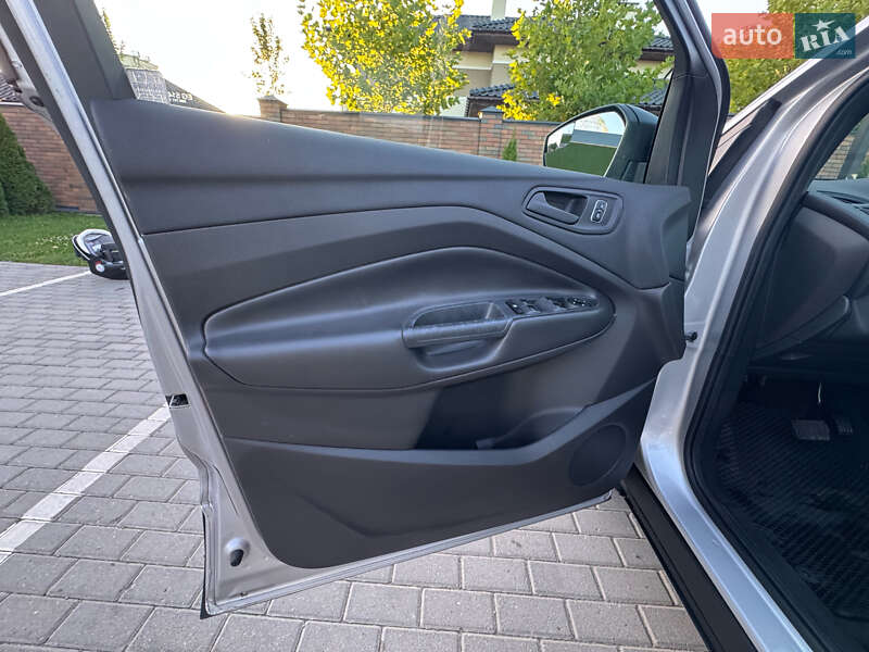 Внедорожник / Кроссовер Ford Escape 2016 в Виннице