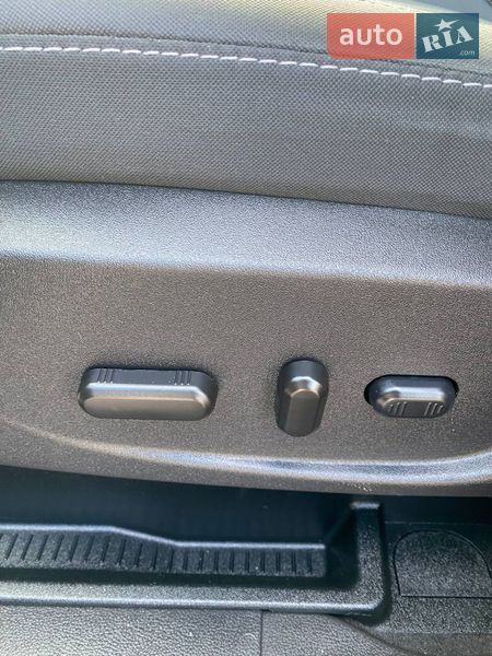 Внедорожник / Кроссовер Ford Escape 2018 в Львове