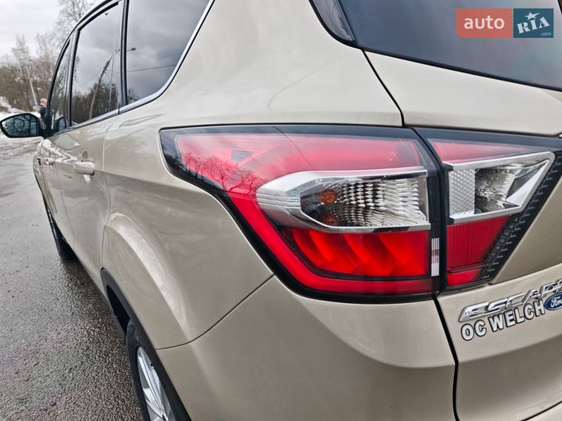 Внедорожник / Кроссовер Ford Escape 2017 в Сумах