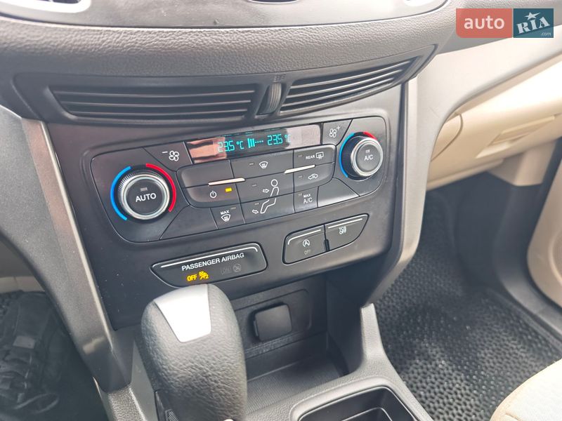 Внедорожник / Кроссовер Ford Escape 2017 в Сумах