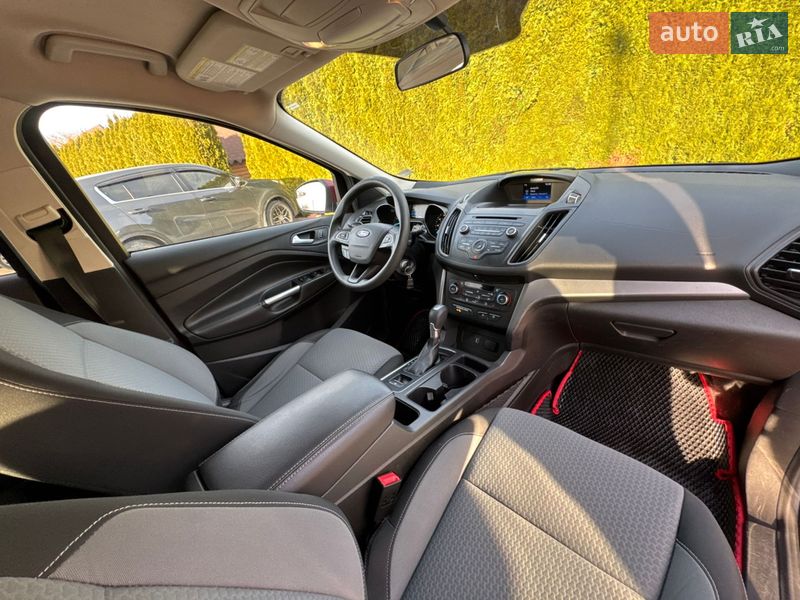 Внедорожник / Кроссовер Ford Escape 2016 в Стрые