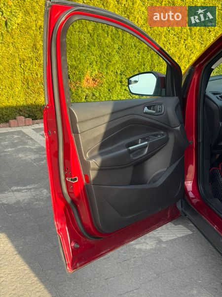 Внедорожник / Кроссовер Ford Escape 2016 в Стрые