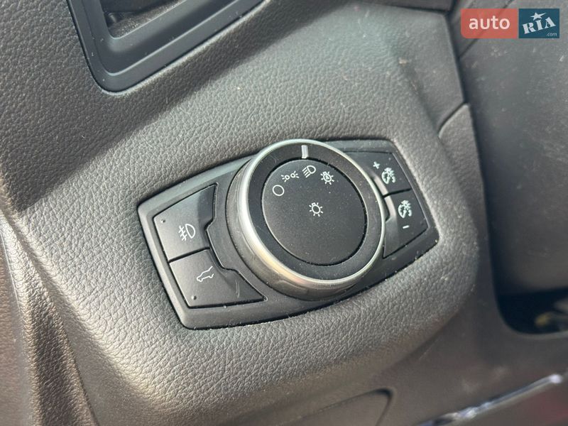 Внедорожник / Кроссовер Ford Escape 2016 в Стрые