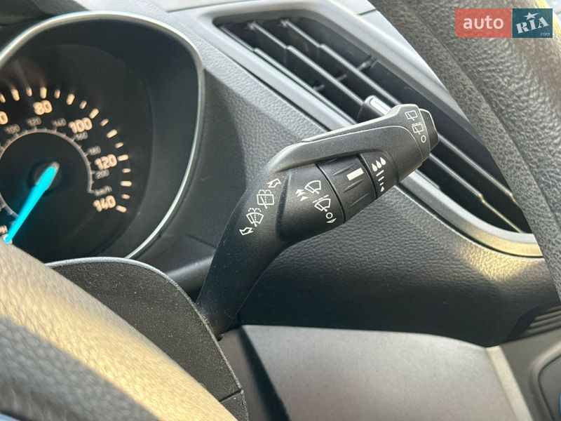 Внедорожник / Кроссовер Ford Escape 2016 в Стрые