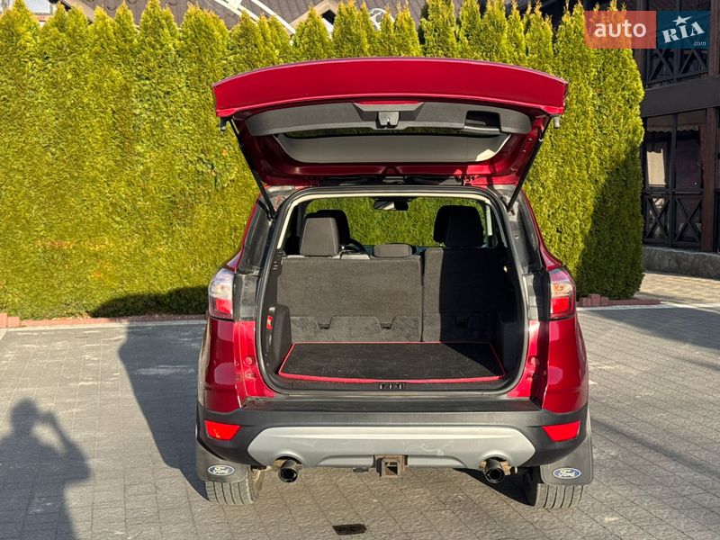 Внедорожник / Кроссовер Ford Escape 2016 в Стрые