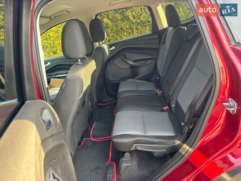 Внедорожник / Кроссовер Ford Escape 2016 в Стрые