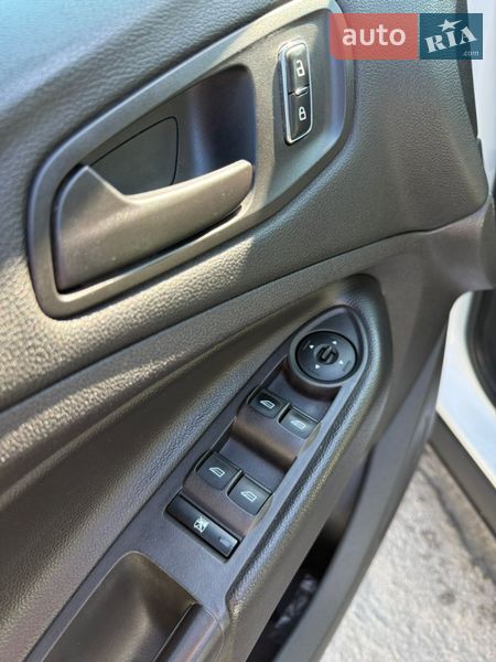 Внедорожник / Кроссовер Ford Escape 2013 в Горишних Плавнях