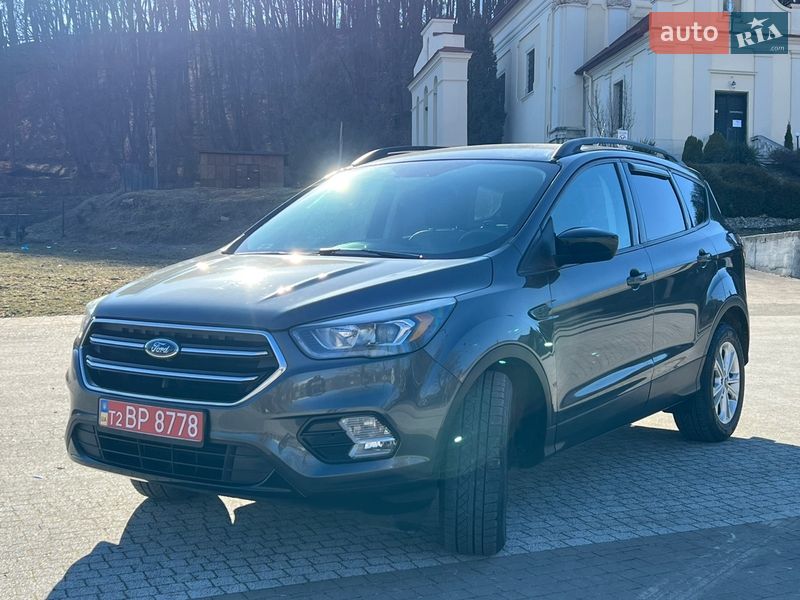Внедорожник / Кроссовер Ford Escape 2018 в Львове
