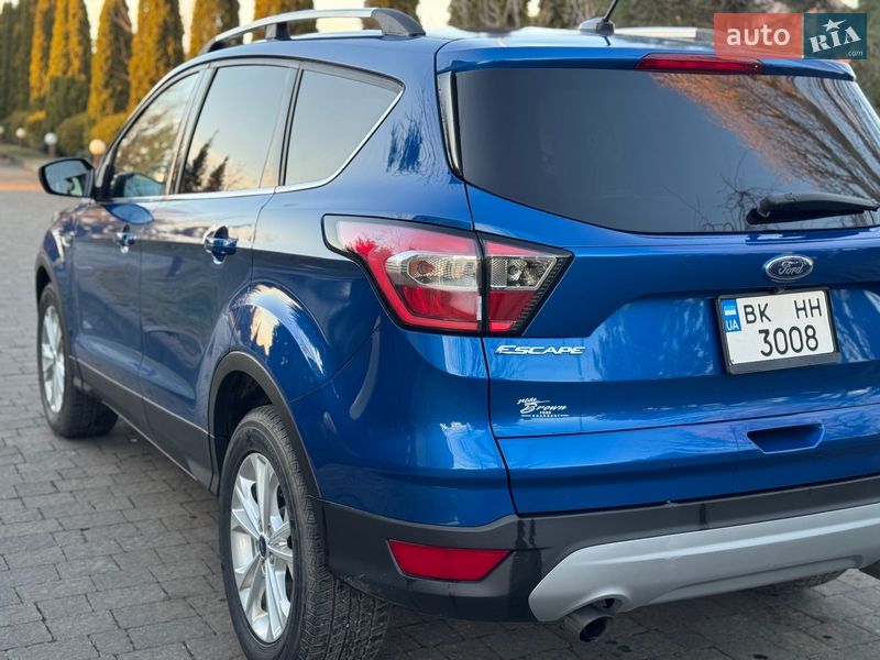 Внедорожник / Кроссовер Ford Escape 2016 в Сарнах