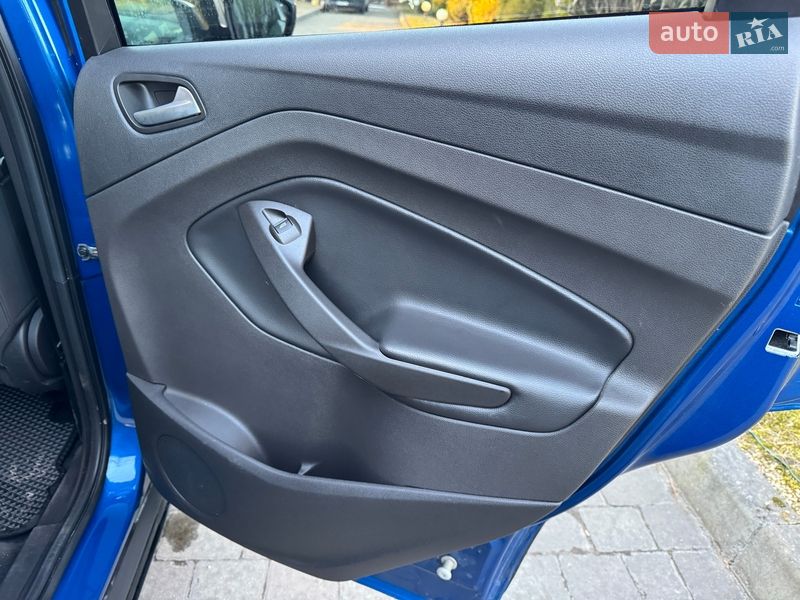 Внедорожник / Кроссовер Ford Escape 2016 в Сарнах