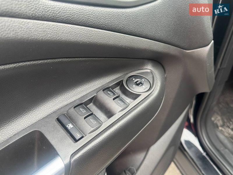 Внедорожник / Кроссовер Ford Escape 2017 в Киеве