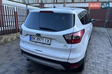 Внедорожник / Кроссовер Ford Escape 2017 в Ровно