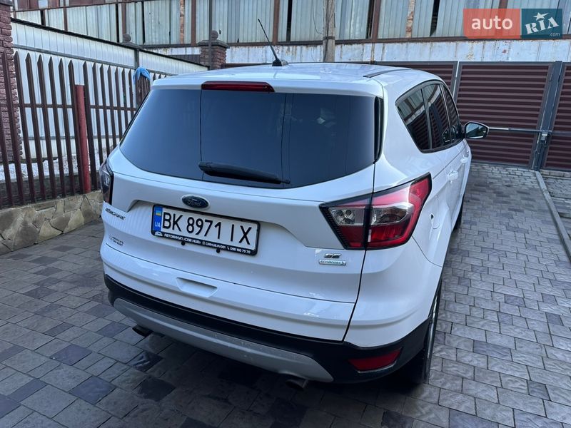 Позашляховик / Кросовер Ford Escape 2017 в Рівному