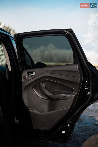 Позашляховик / Кросовер Ford Escape 2016 в Золочеві