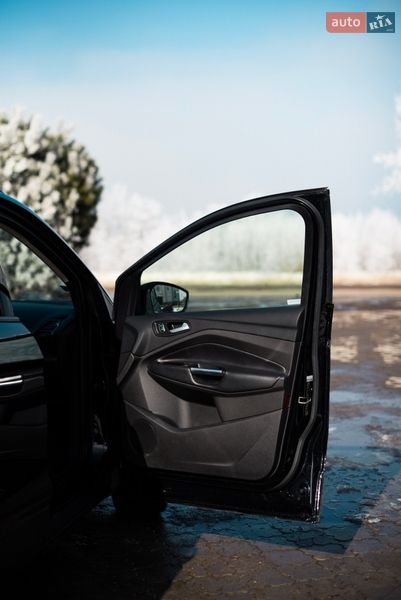 Позашляховик / Кросовер Ford Escape 2016 в Золочеві