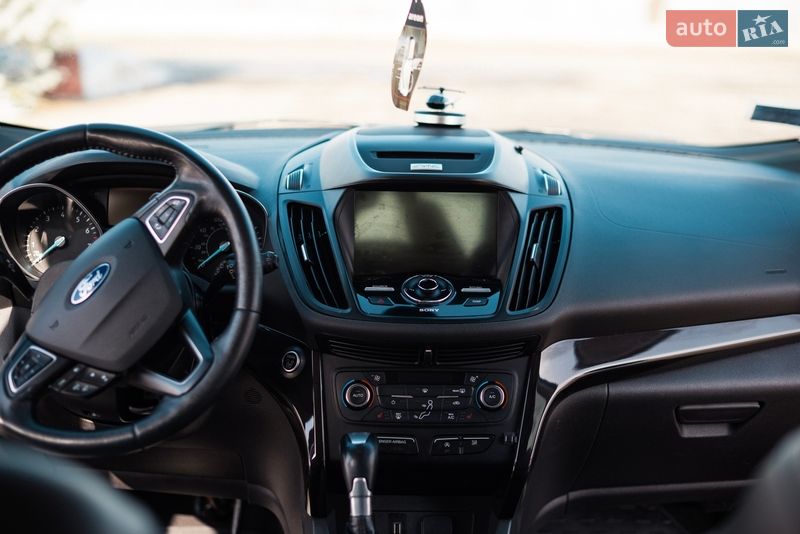 Позашляховик / Кросовер Ford Escape 2016 в Золочеві