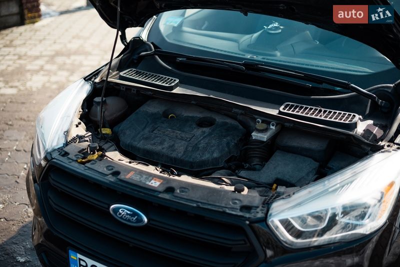 Позашляховик / Кросовер Ford Escape 2016 в Золочеві