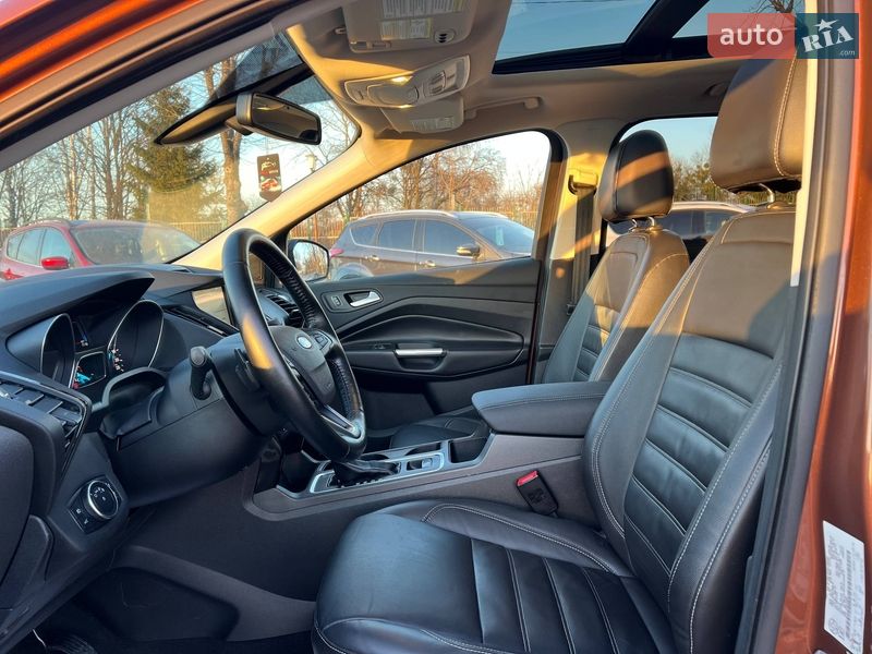 Позашляховик / Кросовер Ford Escape 2017 в Стрию