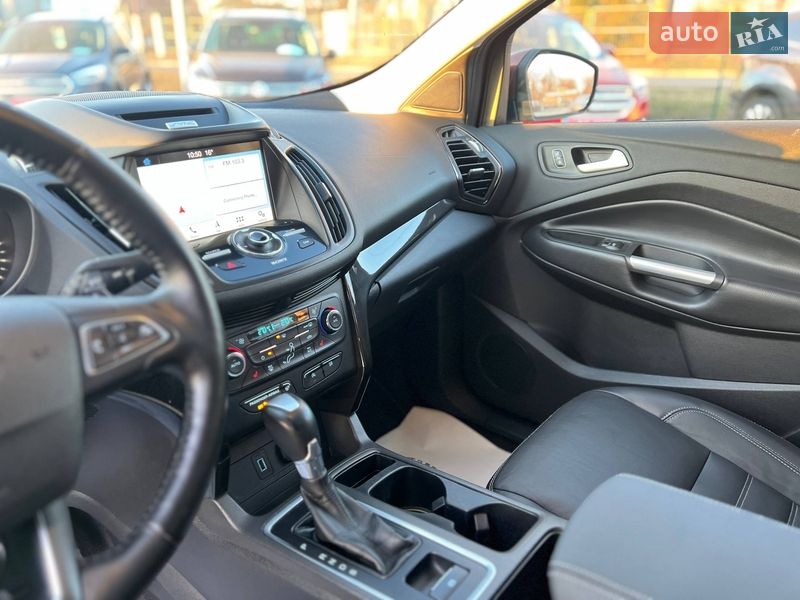 Позашляховик / Кросовер Ford Escape 2017 в Стрию