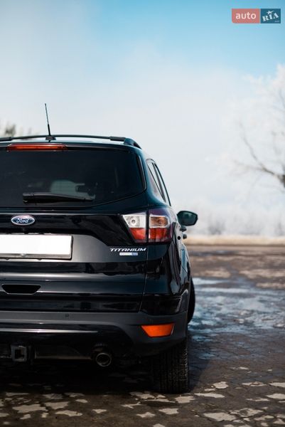 Позашляховик / Кросовер Ford Escape 2016 в Золочеві