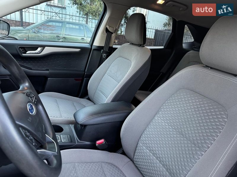 Внедорожник / Кроссовер Ford Escape 2019 в Киеве