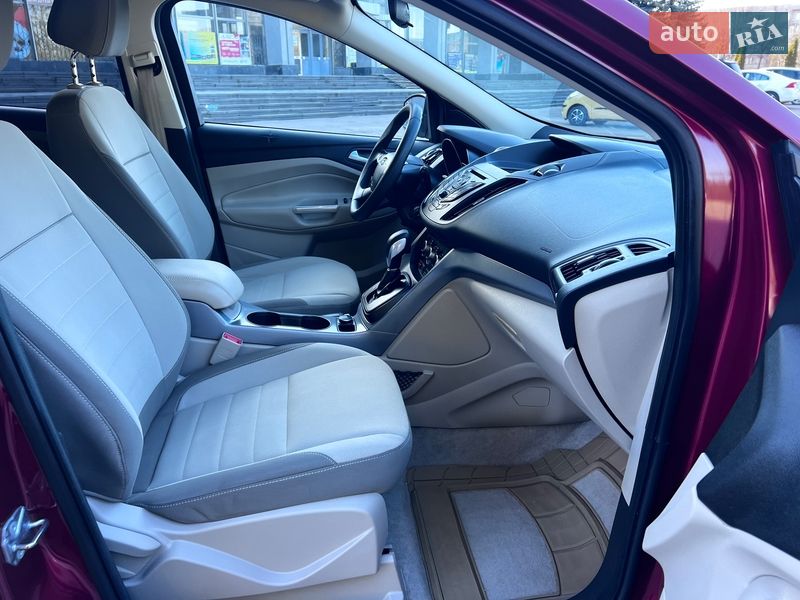 Позашляховик / Кросовер Ford Escape 2015 в Рівному