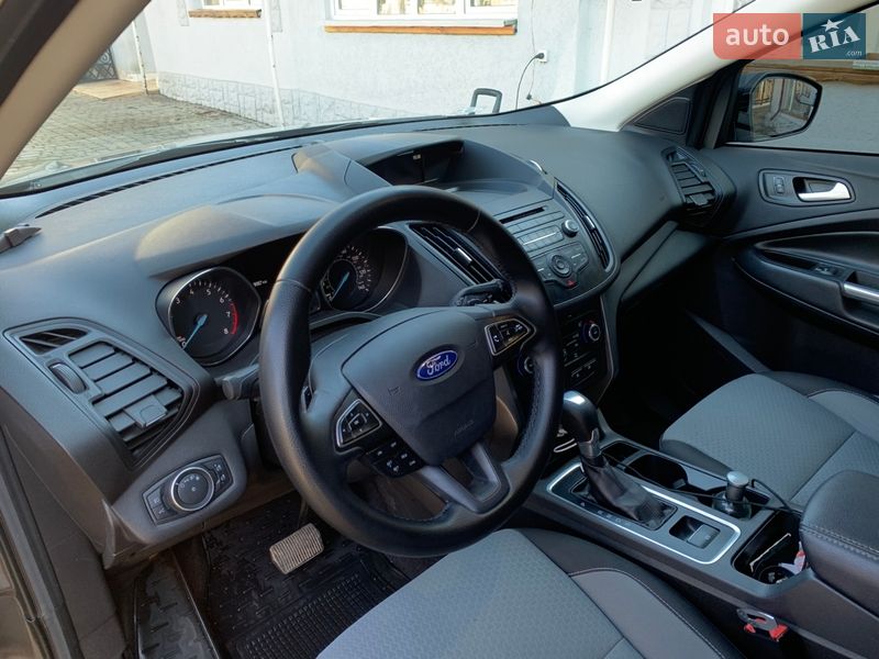 Внедорожник / Кроссовер Ford Escape 2017 в Виноградове
