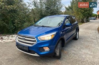 Внедорожник / Кроссовер Ford Escape 2017 в Скалате