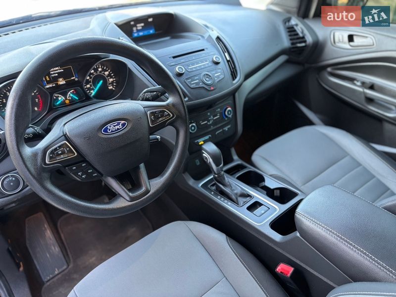 Внедорожник / Кроссовер Ford Escape 2017 в Ивано-Франковске