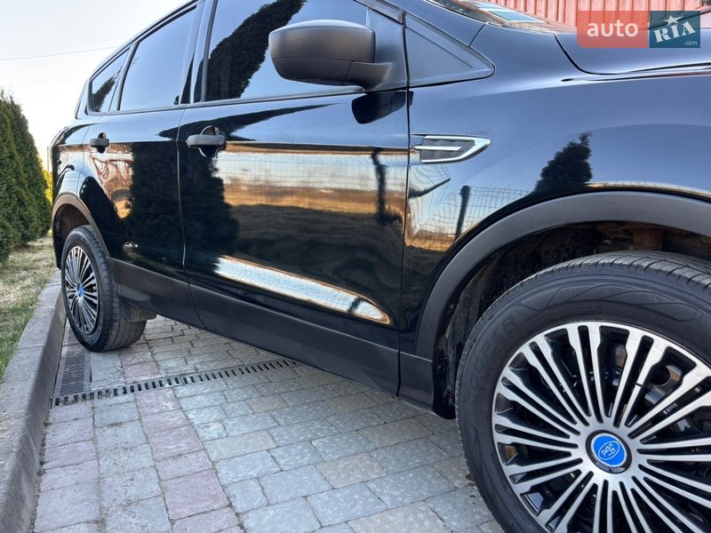 Внедорожник / Кроссовер Ford Escape 2017 в Ивано-Франковске