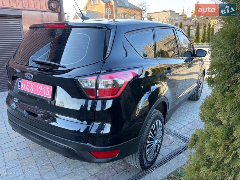 Внедорожник / Кроссовер Ford Escape 2017 в Ивано-Франковске