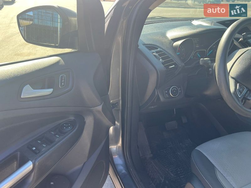 Внедорожник / Кроссовер Ford Escape 2017 в Вишневом фото 10 Внедорожник / Кроссовер Ford Escape 2017 в Вишневом