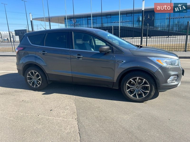 Внедорожник / Кроссовер Ford Escape 2017 в Вишневом фото 21 Внедорожник / Кроссовер Ford Escape 2017 в Вишневом