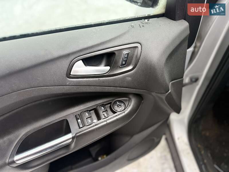 Внедорожник / Кроссовер Ford Escape 2016 в Львове