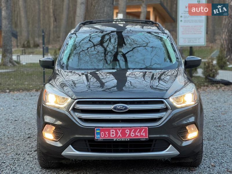 Позашляховик / Кросовер Ford Escape 2017 в Радивиліві
