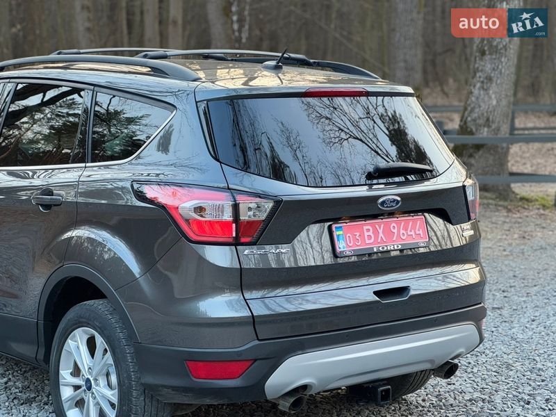 Позашляховик / Кросовер Ford Escape 2017 в Радивиліві