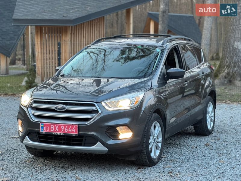 Позашляховик / Кросовер Ford Escape 2017 в Радивиліві