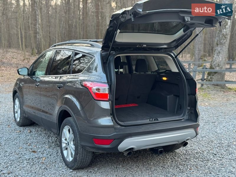 Позашляховик / Кросовер Ford Escape 2017 в Радивиліві