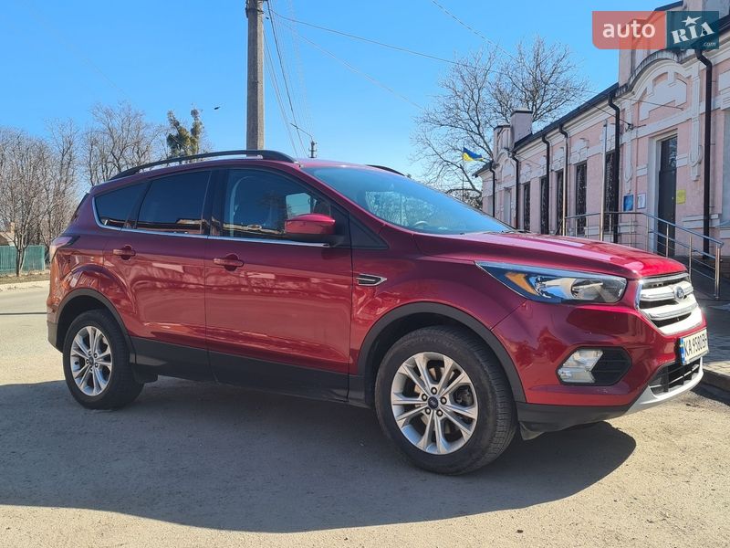 Внедорожник / Кроссовер Ford Escape 2017 в Сквире