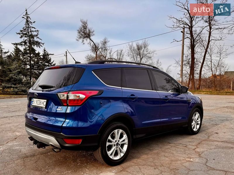 Внедорожник / Кроссовер Ford Escape 2017 в Кривом Роге