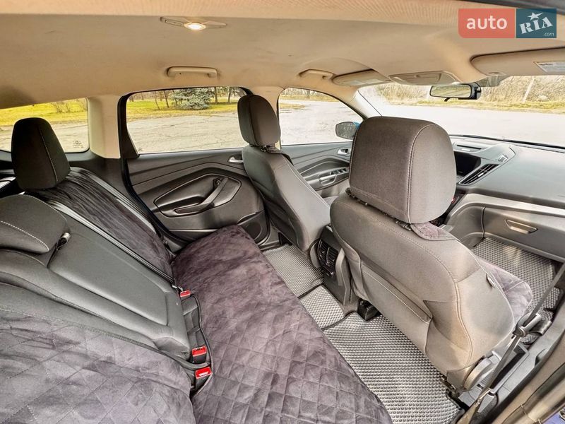 Внедорожник / Кроссовер Ford Escape 2017 в Кривом Роге