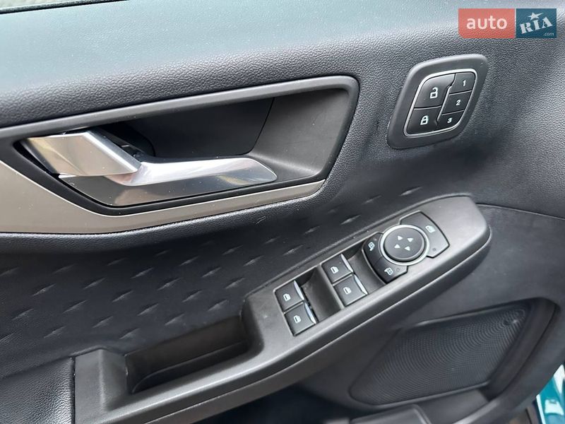 Внедорожник / Кроссовер Ford Escape 2019 в Киеве