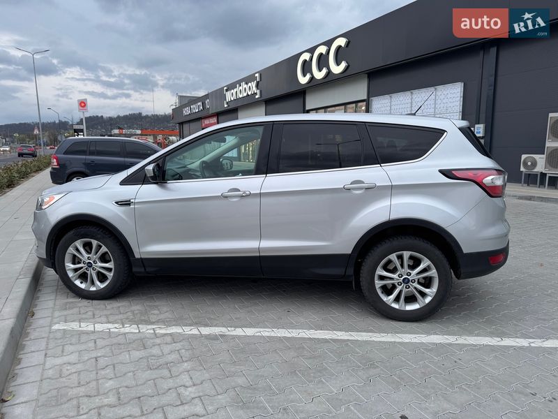 Позашляховик / Кросовер Ford Escape 2017 в Мукачевому