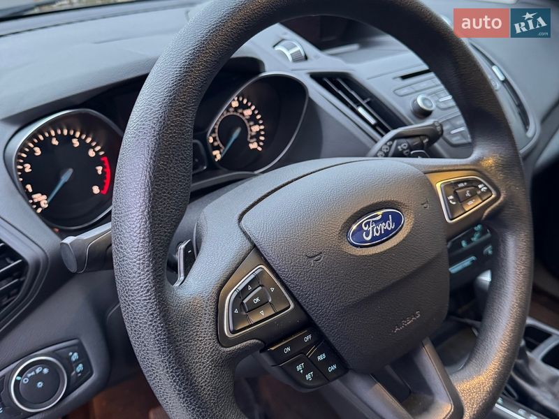 Позашляховик / Кросовер Ford Escape 2017 в Мукачевому